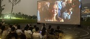 （啊嗯唔不要了视频转载）成都秋夜“新耍法”：到公园看坝坝电影